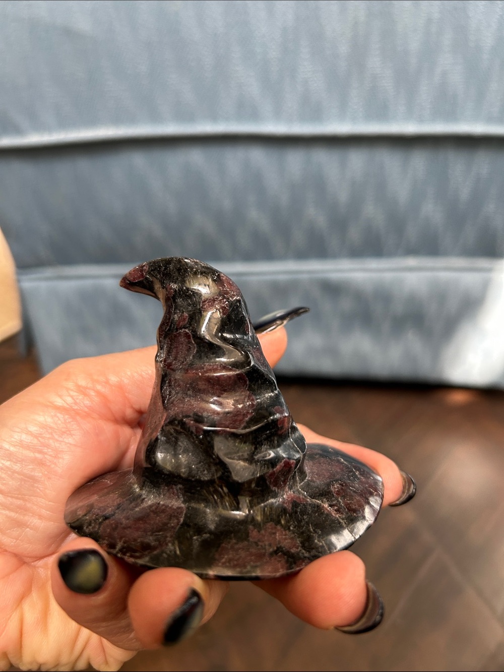 HALLOWEEN Harry Potter Sorting Hat- garnet in arfvedsinite carved crystal - Picture 3 of 3